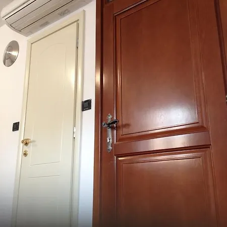 科克洛公寓 希贝尼克